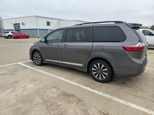 2019 Toyota Sienna Limited Premium