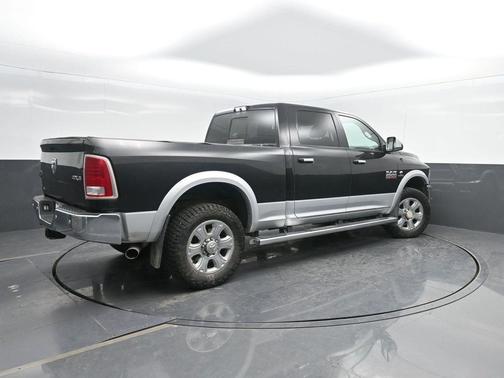 Brilliant Black Crystal Pearlcoat 2018 RAM 2500 Laramie Crew Cab 4x4 6'4' Box