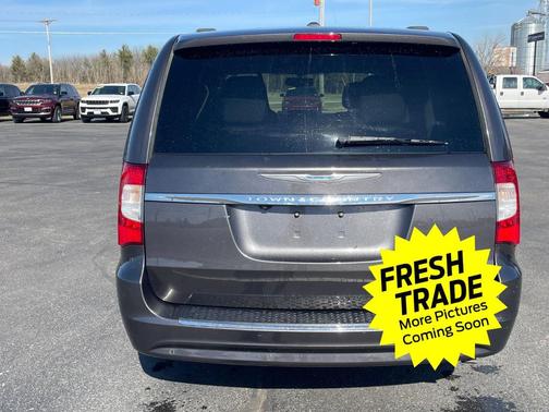 2016 Chrysler Town & Country Touring-L