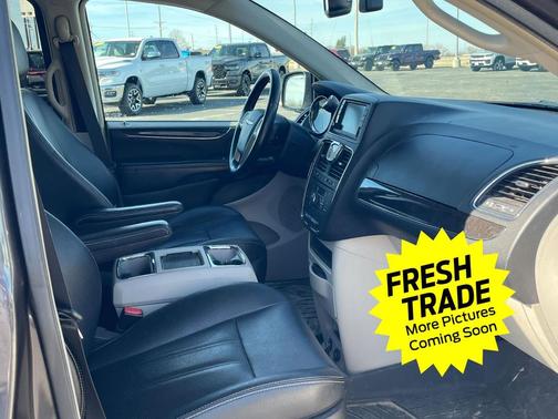 2016 Chrysler Town & Country Touring-L