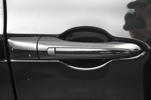 Diamond Black Crystal Pearlcoat 2024 Chrysler Pacifica Touring L