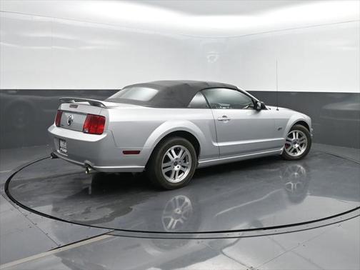 2005 Ford Mustang GT Premium
