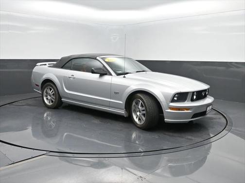 2005 Ford Mustang GT Premium