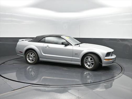 2005 Ford Mustang GT Premium