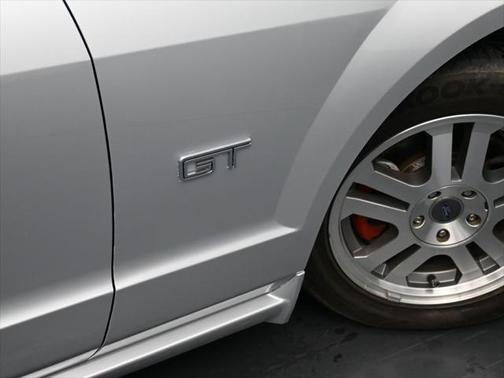 2005 Ford Mustang GT Premium