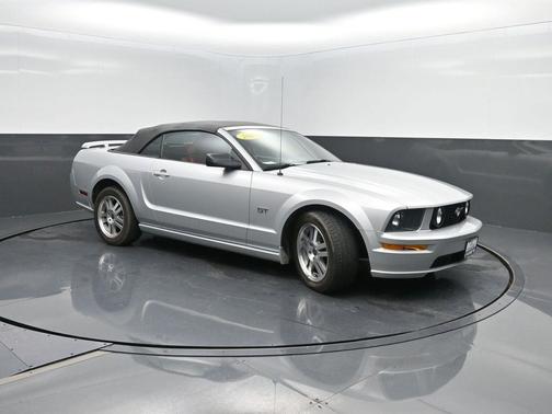 2005 Ford Mustang GT Premium