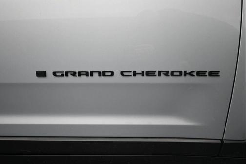 Silver Zynith 2024 Jeep Grand Cherokee L Altitude