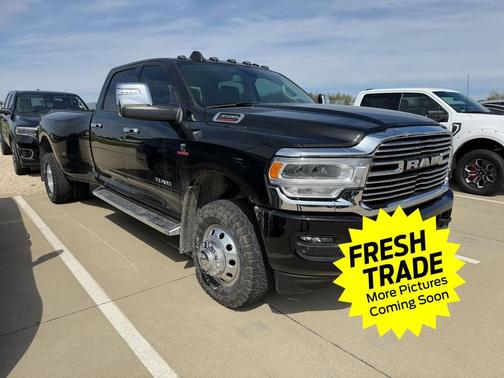 Diamond Black Crystal Pearlcoat 2024 RAM 3500 Laramie Crew Cab 4x4 8' Box