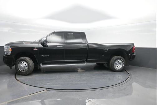 Diamond Black Crystal Pearlcoat 2024 RAM 3500 Laramie Crew Cab 4x4 8' Box