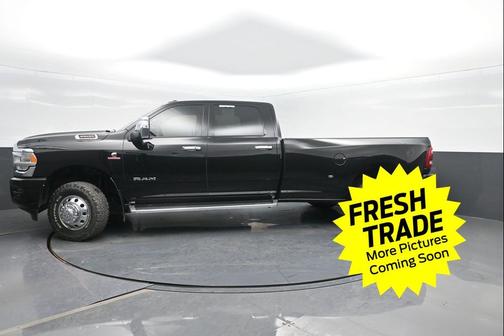 Diamond Black Crystal Pearlcoat 2024 RAM 3500 Laramie Crew Cab 4x4 8' Box