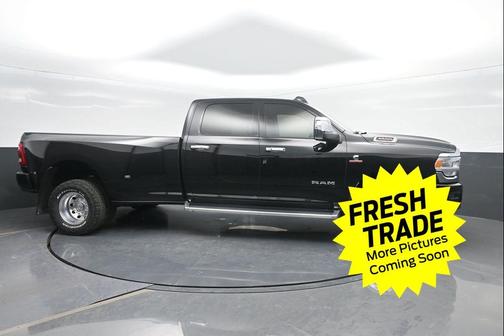 Diamond Black Crystal Pearlcoat 2024 RAM 3500 Laramie Crew Cab 4x4 8' Box
