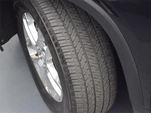 Photo 5 of 49 of 2020 Chevrolet Traverse LS