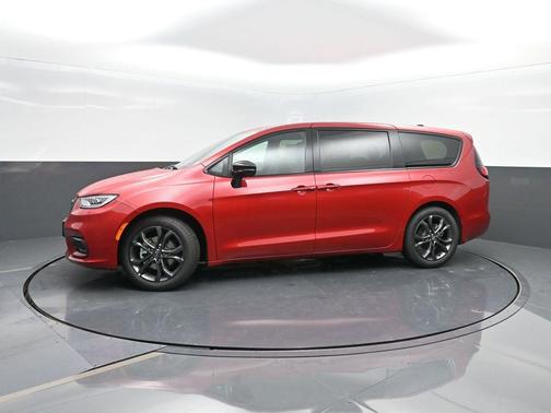 2026 Chrysler Pacifica L