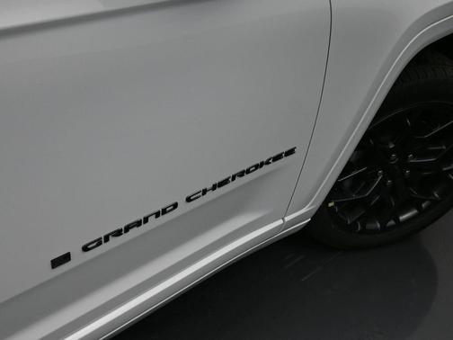 2025 Jeep Grand Cherokee L Summit Reserve