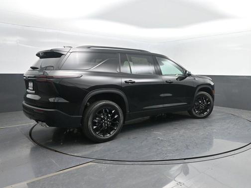 Mosaic Black Metallic 2026 Chevrolet Traverse LT