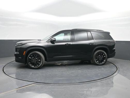 Mosaic Black Metallic 2026 Chevrolet Traverse LT
