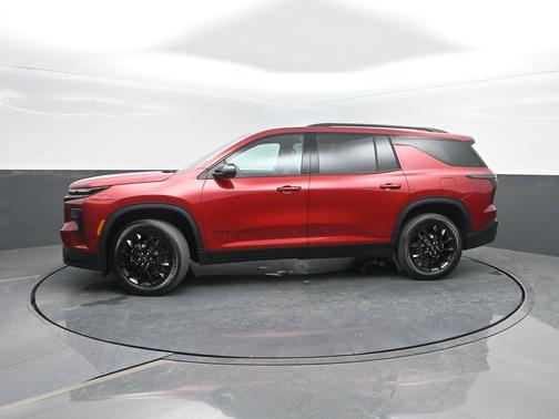 Radiant Red Tintcoat 2026 Chevrolet Traverse LT