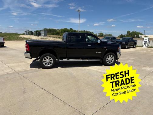 Diamond Black Crystal Pearlcoat 2022 RAM 2500 Laramie Crew Cab 4x4 6'4' Box