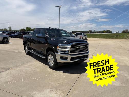 Diamond Black Crystal Pearlcoat 2022 RAM 2500 Laramie Crew Cab 4x4 6'4' Box
