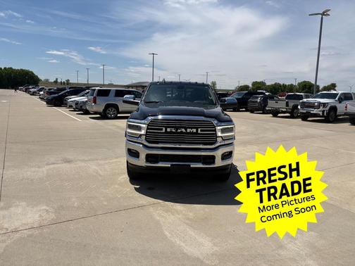 Diamond Black Crystal Pearlcoat 2022 RAM 2500 Laramie Crew Cab 4x4 6'4' Box