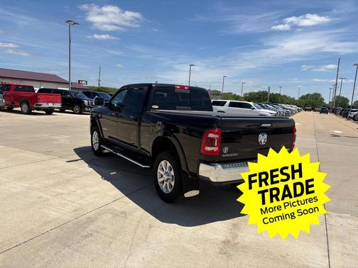Diamond Black Crystal Pearlcoat 2022 RAM 2500 Laramie Crew Cab 4x4 6'4' Box