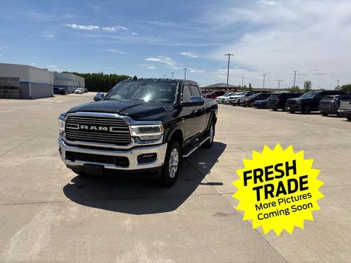 Diamond Black Crystal Pearlcoat 2022 RAM 2500 Laramie Crew Cab 4x4 6'4' Box
