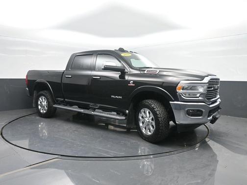 Diamond Black Crystal Pearlcoat 2022 RAM 2500 Laramie Crew Cab 4x4 6'4' Box