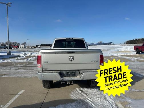 2017 RAM 2500 Laramie Crew Cab 4x4 6'4' Box
