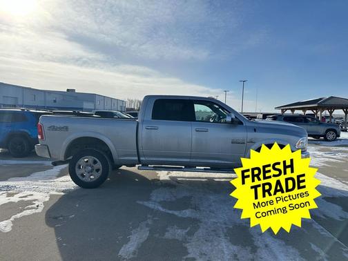2017 RAM 2500 Laramie Crew Cab 4x4 6'4' Box