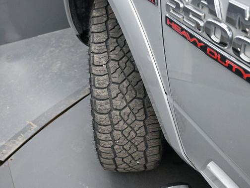 2017 RAM 2500 Laramie Crew Cab 4x4 6'4' Box