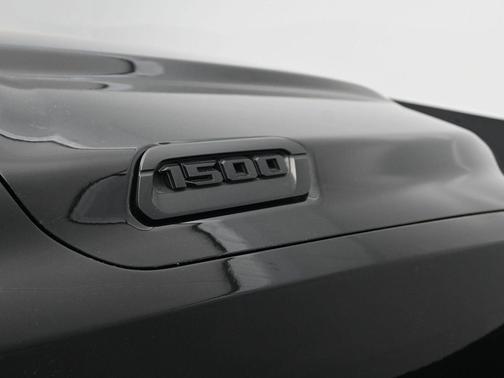 Diamond Black Crystal Pearl 2019 RAM 1500 Big Horn