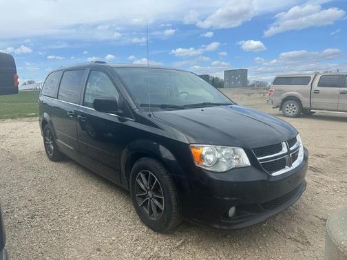 Black Onyx Crystal Pearlcoat 2017 Dodge Grand Caravan SXT