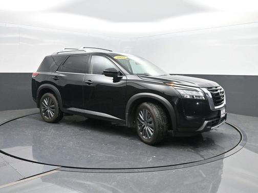 2025 Nissan Pathfinder SL 4WD