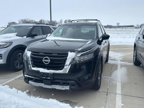 2025 Nissan Pathfinder SL 4WD