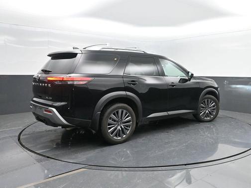 2025 Nissan Pathfinder SL 4WD