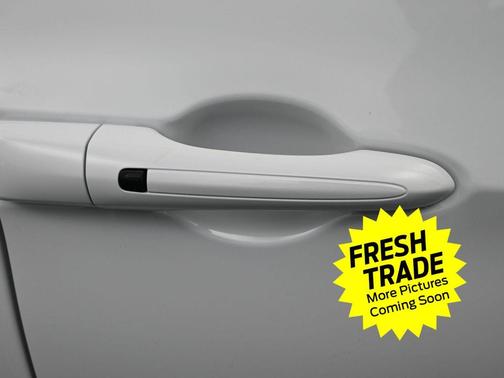 Bright White Clearcoat 2025 Chrysler Pacifica L