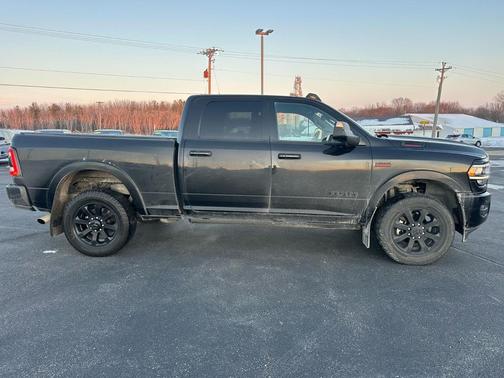 2022 RAM 2500 Laramie Crew Cab 4x4 6'4' Box