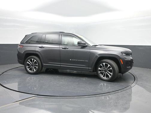 Baltic Gray Metallic Clearcoat 2022 Jeep Grand Cherokee Overland