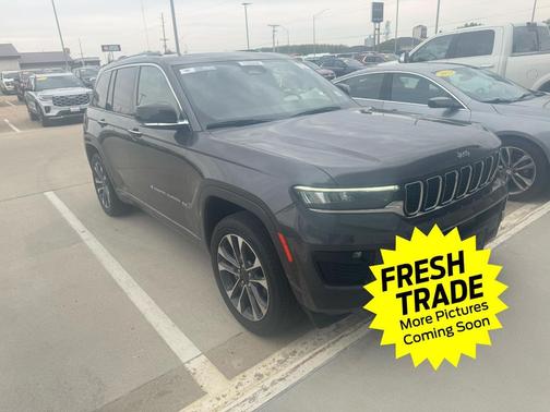 Baltic Gray Metallic Clearcoat 2022 Jeep Grand Cherokee Overland