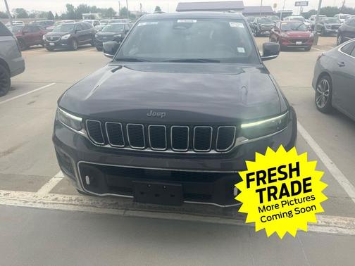 Baltic Gray Metallic Clearcoat 2022 Jeep Grand Cherokee Overland