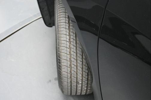 Diamond Black Crystal Pearlcoat 2027 Chrysler Pacifica L