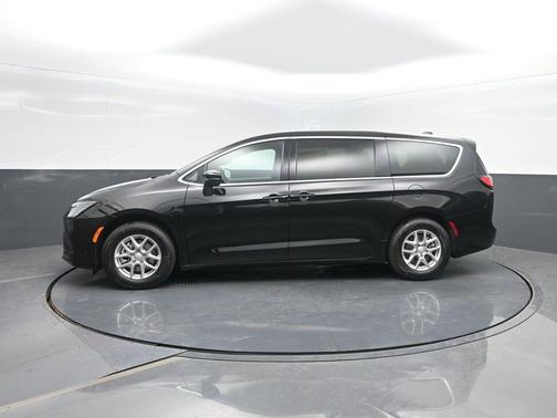 Diamond Black Crystal Pearlcoat 2027 Chrysler Pacifica L