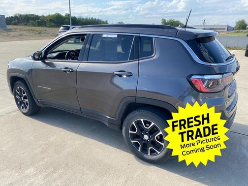 Granite Crystal Metallic Clearcoat 2022 Jeep Compass Latitude