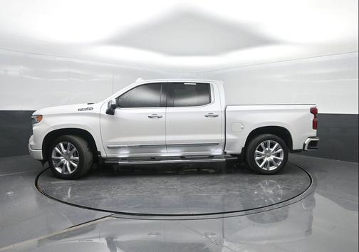 Iridescent Pearl Tricoat 2023 Chevrolet Silverado 1500 High Country