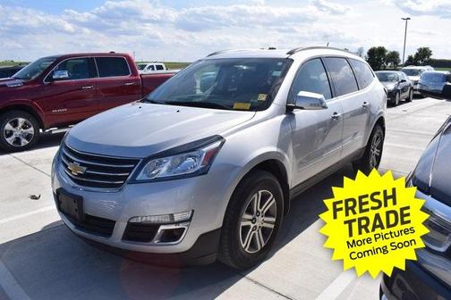 Photo 1 of 5 of 2017 Chevrolet Traverse 2LT