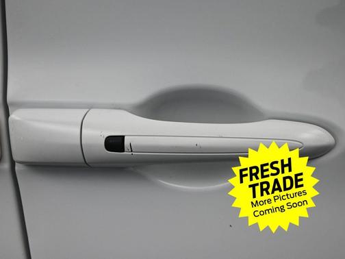 Bright White Clearcoat 2023 Chrysler Pacifica Touring L