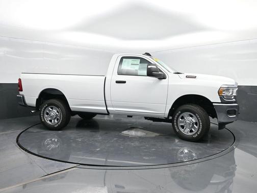 2024 RAM 2500 Tradesman Regular Cab 4x4 8' Box