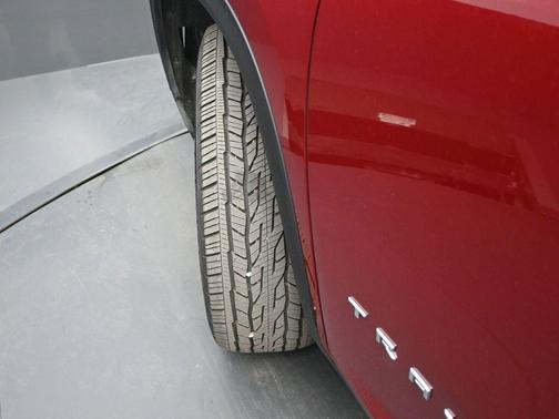 Radiant Red Tintcoat 2026 Chevrolet Traverse LT