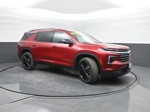 Radiant Red Tintcoat 2026 Chevrolet Traverse LT