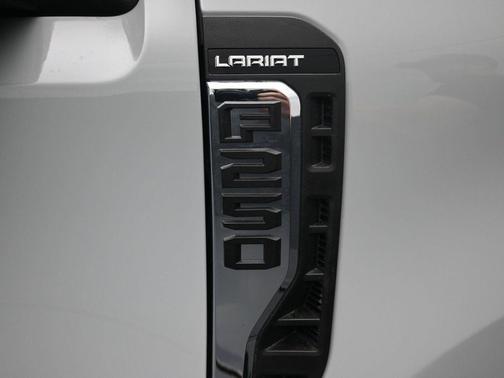 Avalanche 2026 Ford F-250 Lariat